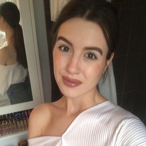 Meet your Posher, Adrianne